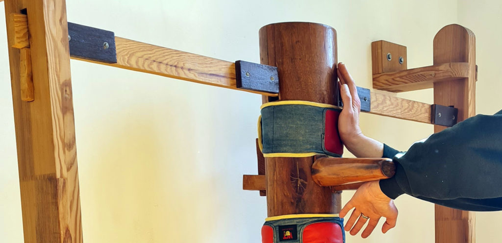 Wing Tsun Training an der Holzpuppe in der Kampfkunstschule Hildesheim
